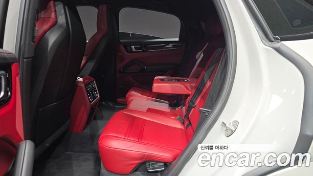 Porsche Cayenne 2021 — photo 16
