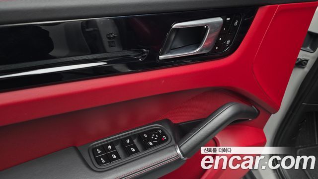 Porsche Cayenne 2021 — photo 27