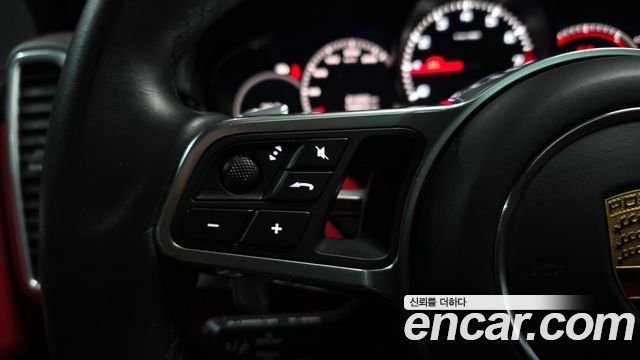 Porsche Cayenne 2021 — photo 31