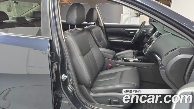 Nissan Altima 2017 — photo 12