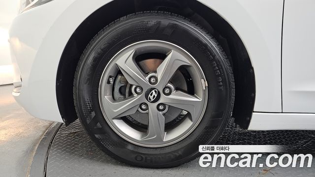 Hyundai AVANTE 2016 — photo 5