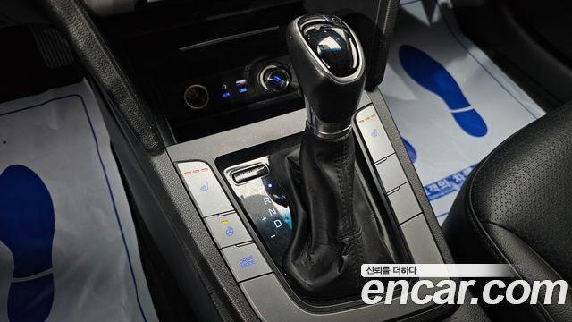 Hyundai AVANTE 2016 — photo 9