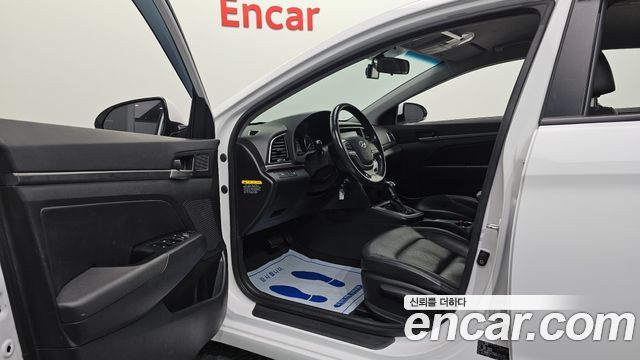 Hyundai AVANTE 2016 — photo 10
