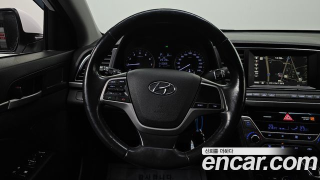 Hyundai AVANTE 2016 — photo 14