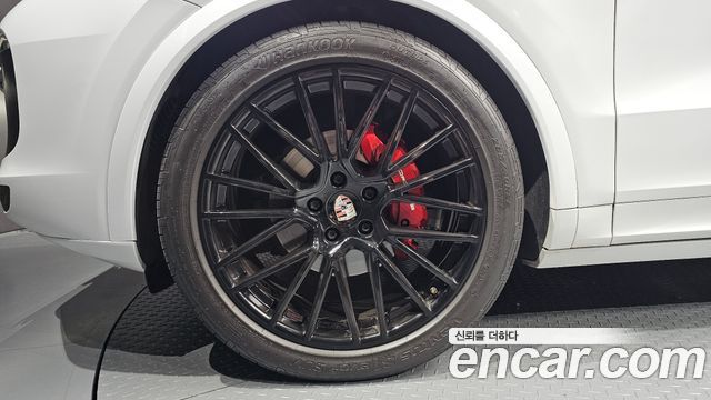 Porsche Cayenne 2021 — photo 5