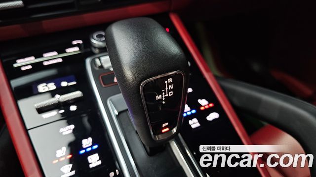 Porsche Cayenne 2021 — photo 12