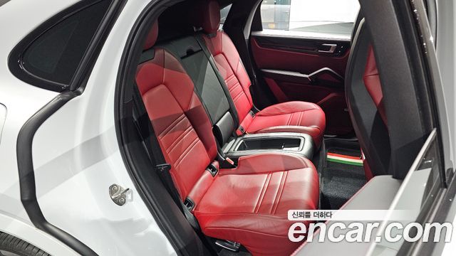 Porsche Cayenne 2021 — photo 17