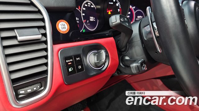 Porsche Cayenne 2021 — photo 24