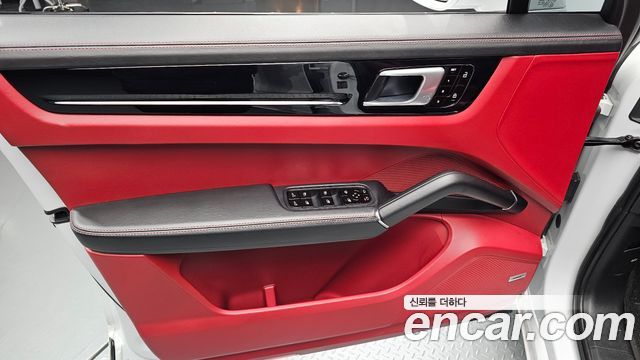 Porsche Cayenne 2021 — photo 14