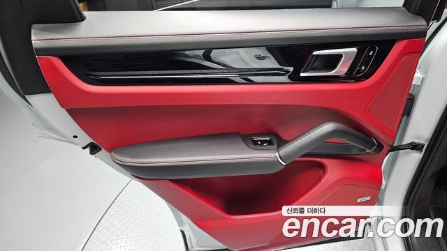 Porsche Cayenne 2021 — photo 15