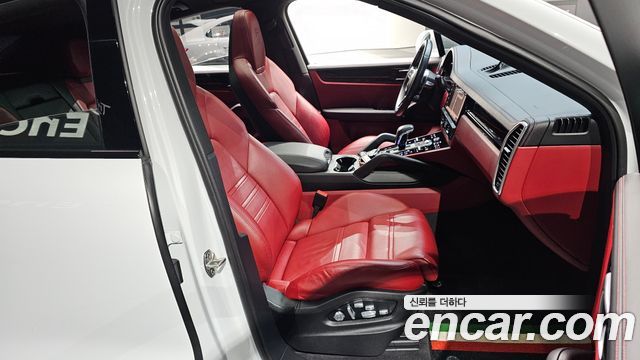 Porsche Cayenne 2021 — photo 16