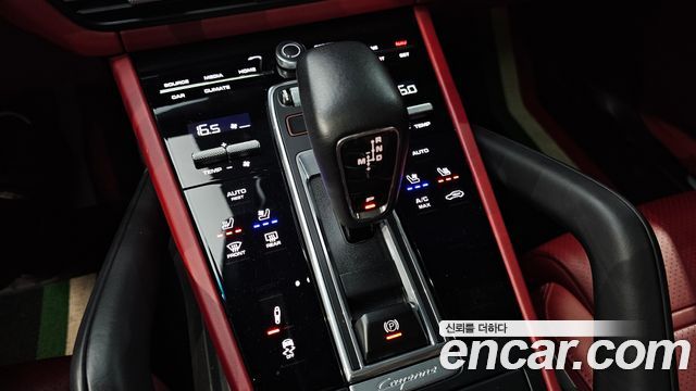 Porsche Cayenne 2021 — photo 28