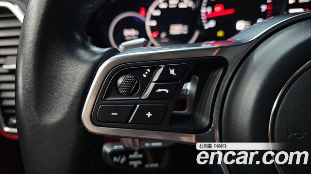 Porsche Cayenne 2021 — photo 29