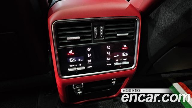Porsche Cayenne 2021 — photo 35