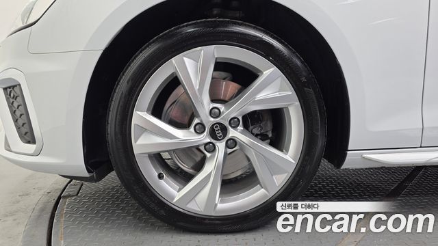 Audi A4 2022 — photo 5