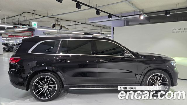 Mercedes-Benz GLS-Class 2025 — photo 9