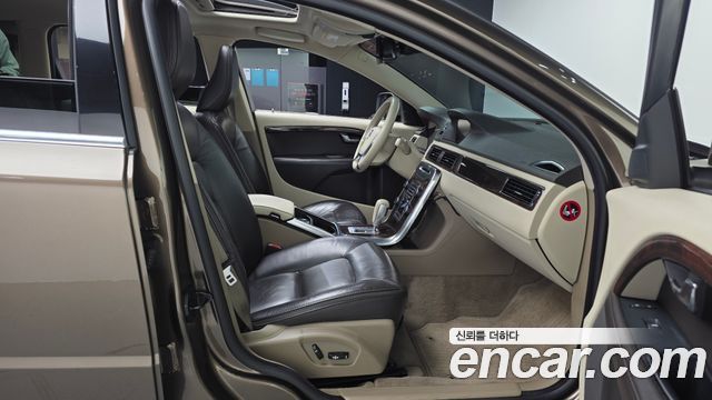 Volvo XC70 2012 — photo 11