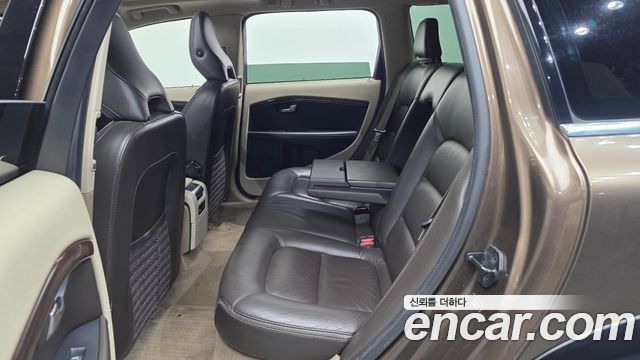 Volvo XC70 2012 — photo 12