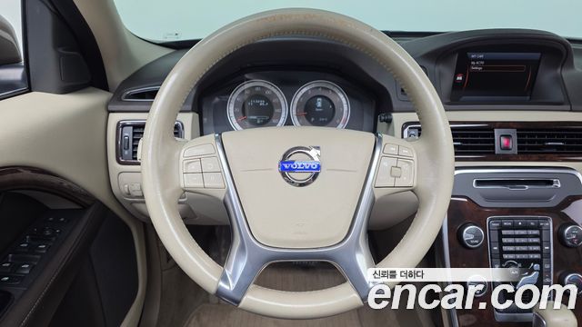 Volvo XC70 2012 — photo 13