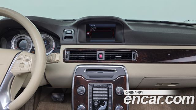 Volvo XC70 2012 — photo 14