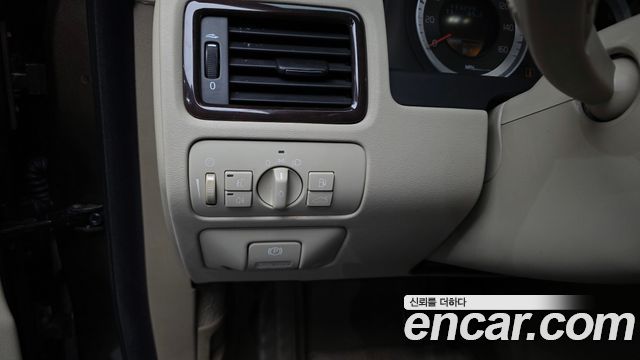 Volvo XC70 2012 — photo 16