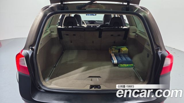 Volvo XC70 2012 — photo 20