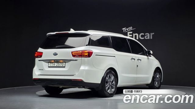 Kia Canival 2019 — photo 2