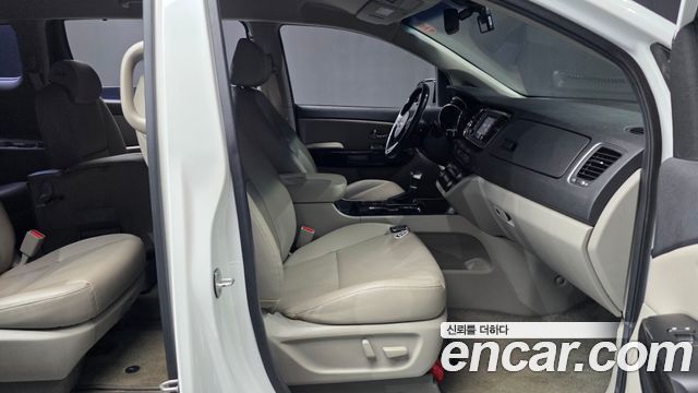 Kia Canival 2019 — photo 17