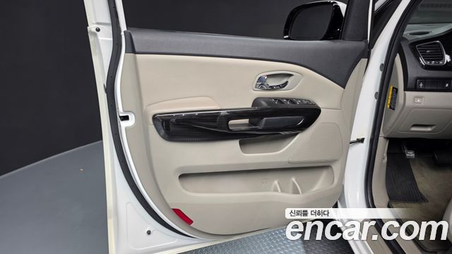 Kia Canival 2019 — photo 14