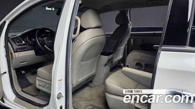 Kia Canival 2019 — photo 16
