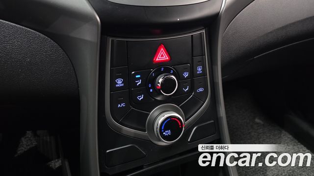 Hyundai AVANTE 2014 — photo 18