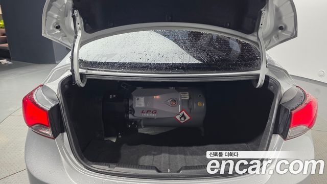 Hyundai AVANTE 2014 — photo 20