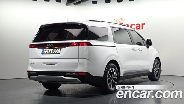 Kia Canival 2023 — photo 2