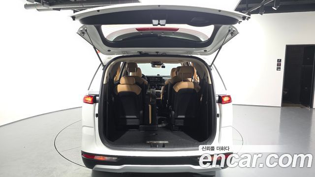 Kia Canival 2023 — photo 26