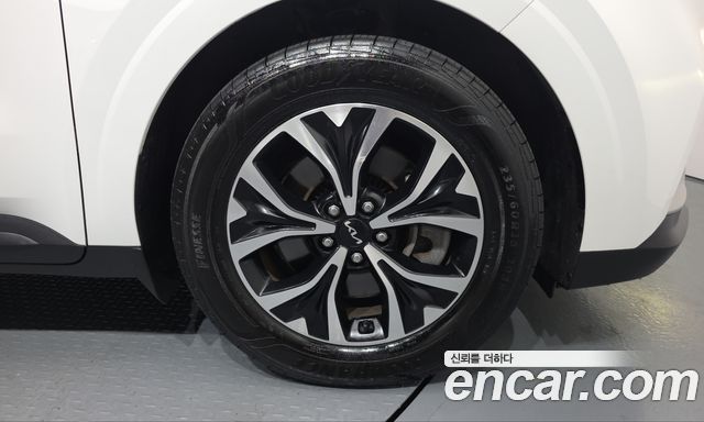 Kia Canival 2023 — photo 7