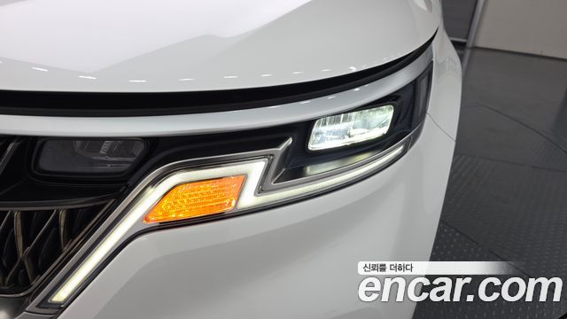 Kia Canival 2023 — photo 8