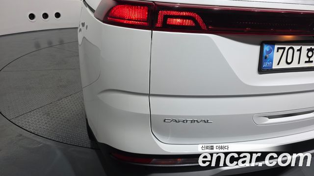 Kia Canival 2023 — photo 9