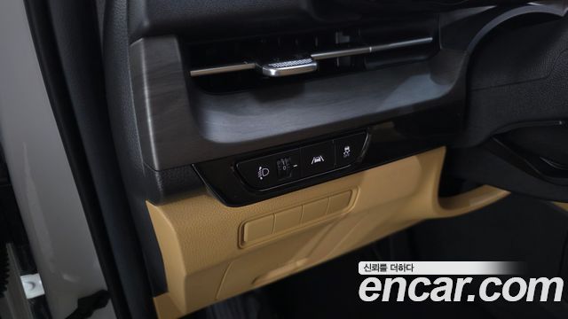 Kia Canival 2023 — photo 28