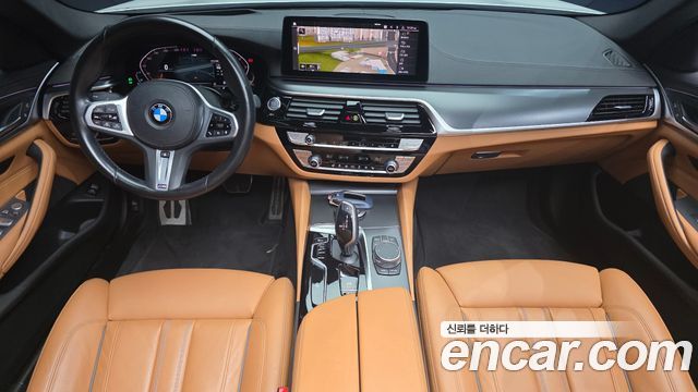 BMW 5-Series 2022 — photo 10