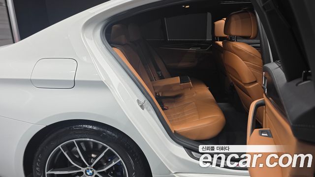 BMW 5-Series 2022 — photo 17