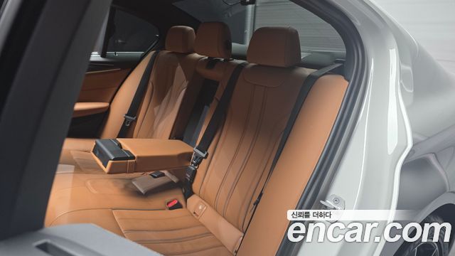 BMW 5-Series 2022 — photo 18