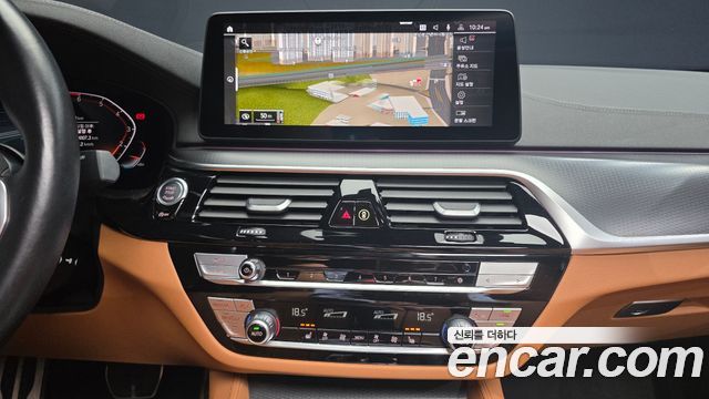 BMW 5-Series 2022 — photo 19