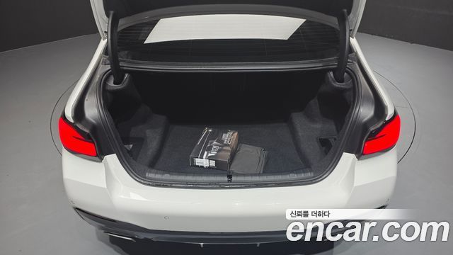 BMW 5-Series 2022 — photo 24