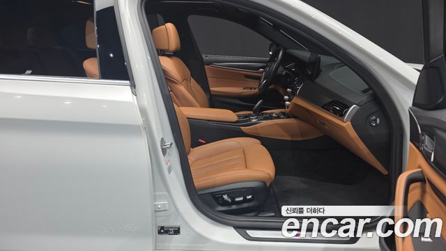 BMW 5-Series 2022 — photo 16