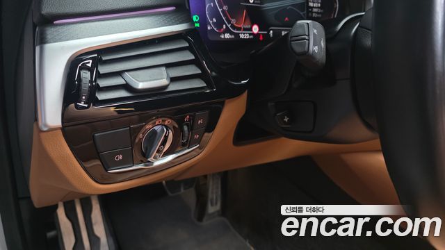 BMW 5-Series 2022 — photo 27