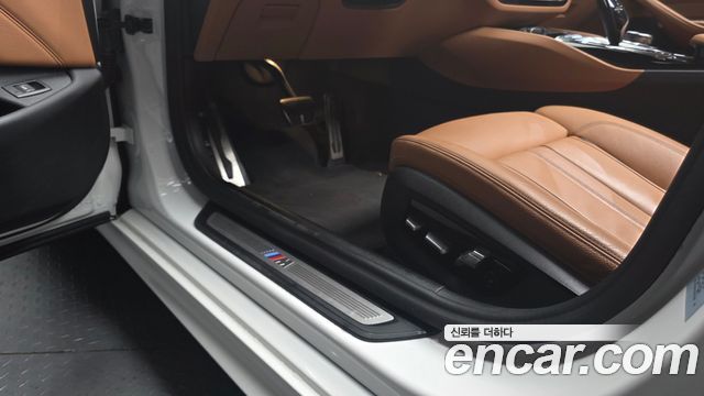 BMW 5-Series 2022 — photo 32