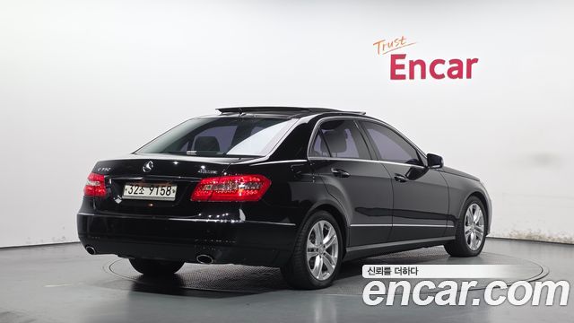 Mercedes-Benz E-Class 2010 — photo 2