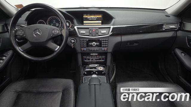Mercedes-Benz E-Class 2010 — photo 10