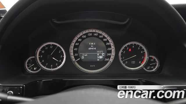 Mercedes-Benz E-Class 2010 — photo 11