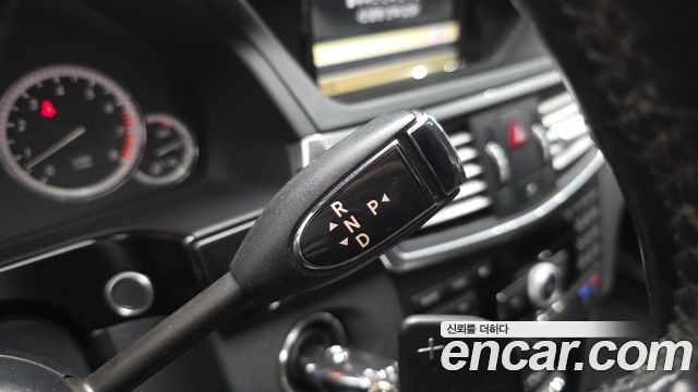 Mercedes-Benz E-Class 2010 — photo 12
